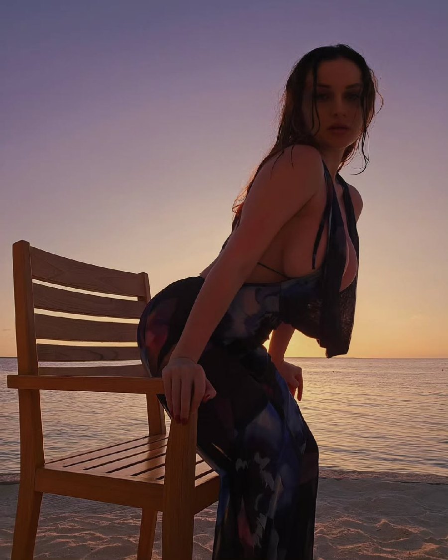 Sexy girl Miranda Faith nude in Ranchi