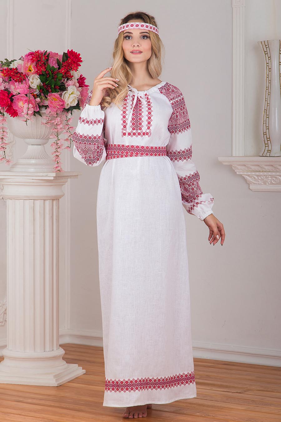 Women in Slavic costumes in Ranchi