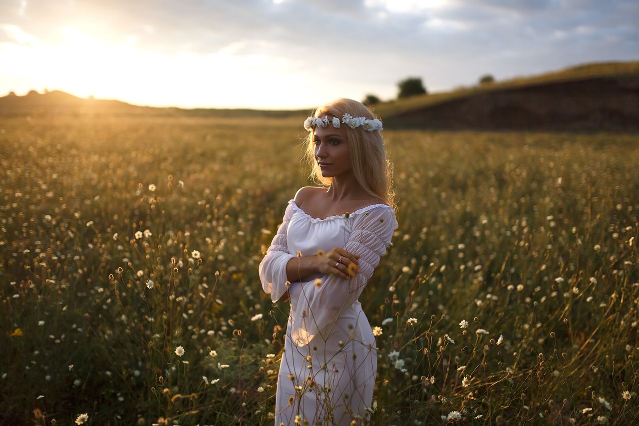 Girls in Slavic costumes in Ranchi