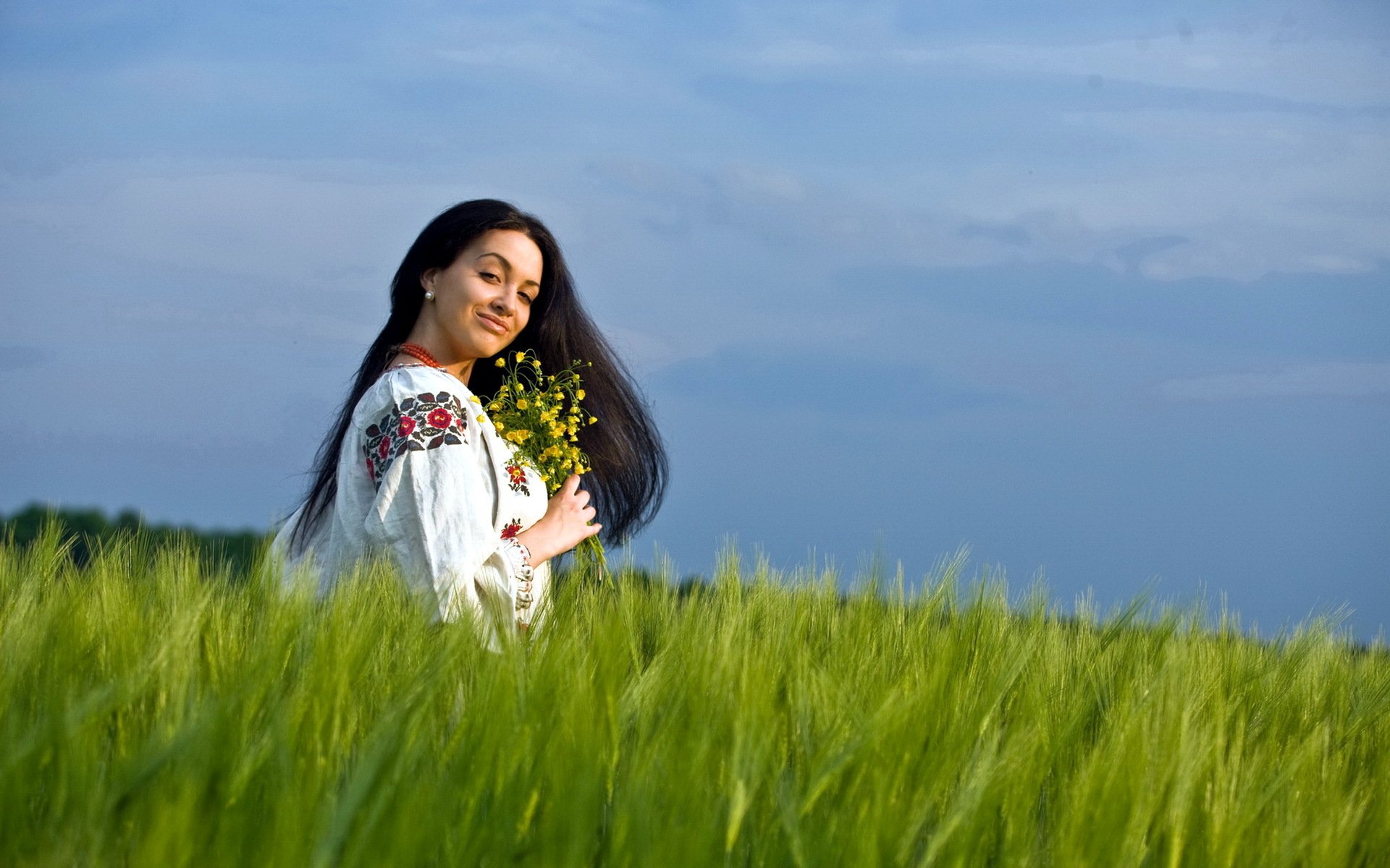 Girls in Slavic costumes in Ranchi