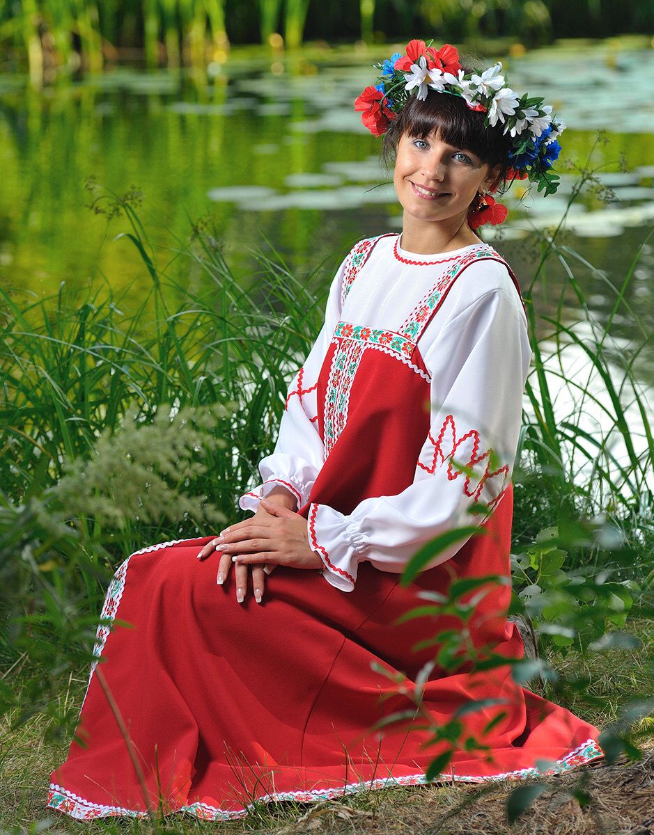 Beautiful girl Girls in Slavic costumes in Ranchi