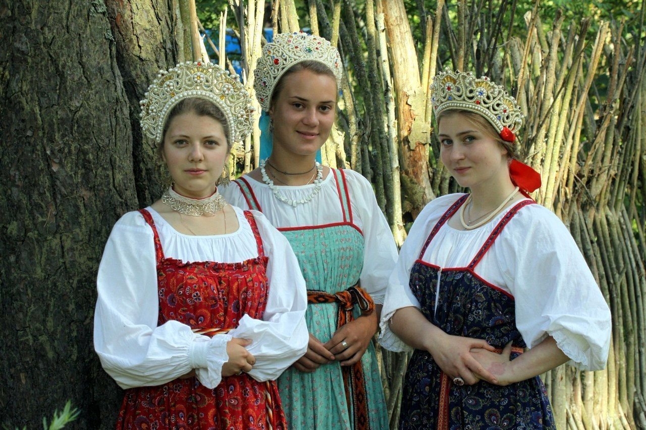 Sexy model Girls in Slavic costumes in Ranchi